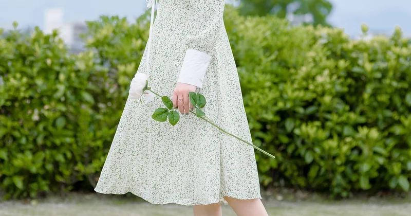 Le rose poudré en vêtement : ce que personne ne dit