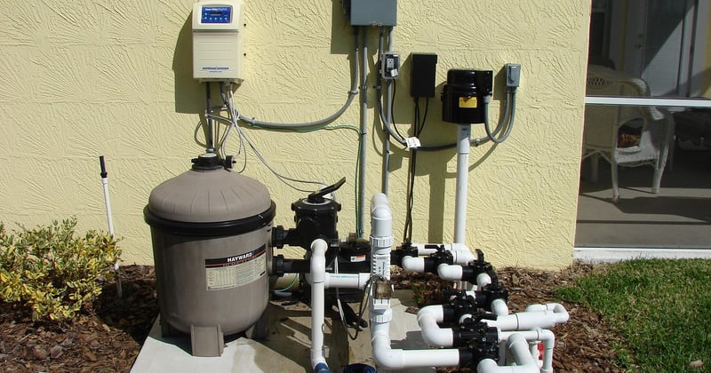 Air dans la pompe piscine : causes, symptômes et solutions efficaces